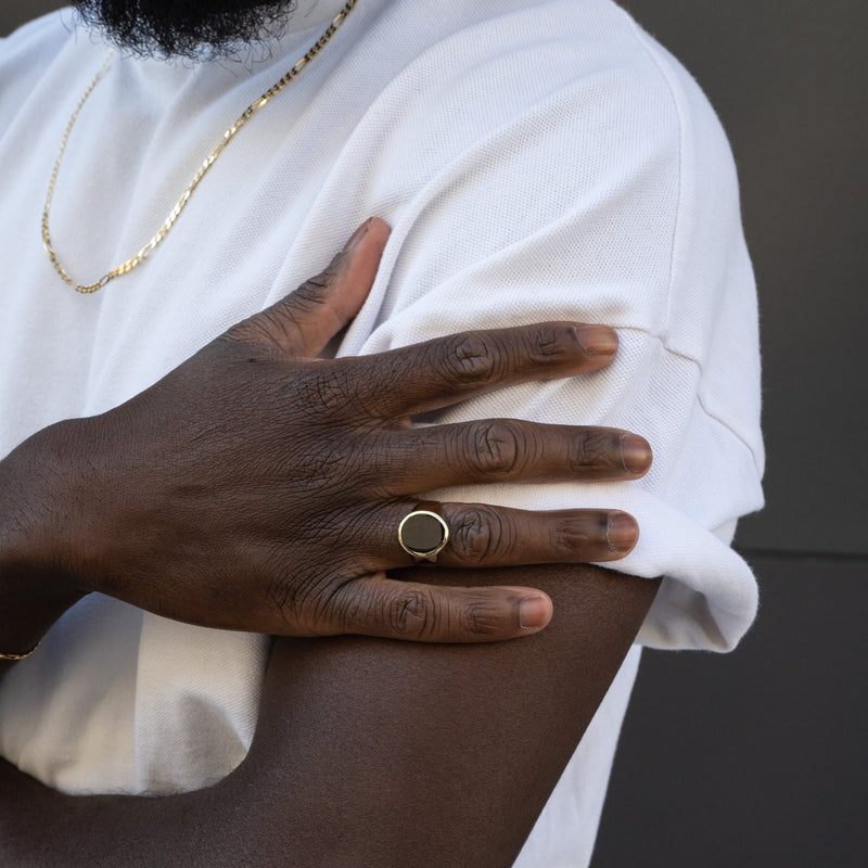 SIGNET RING ONYX OVAL 585 GOLD