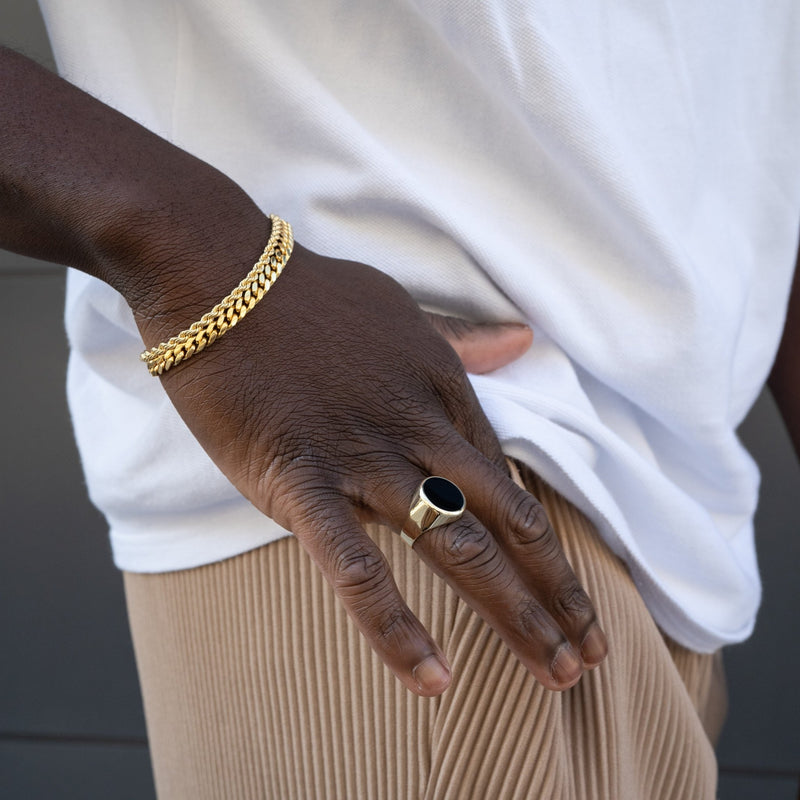 SIGNET RING ONYX OVAL 585 GOLD