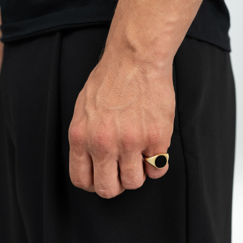 SIGNET RING ONYX OVAL 585, 750 GOLD