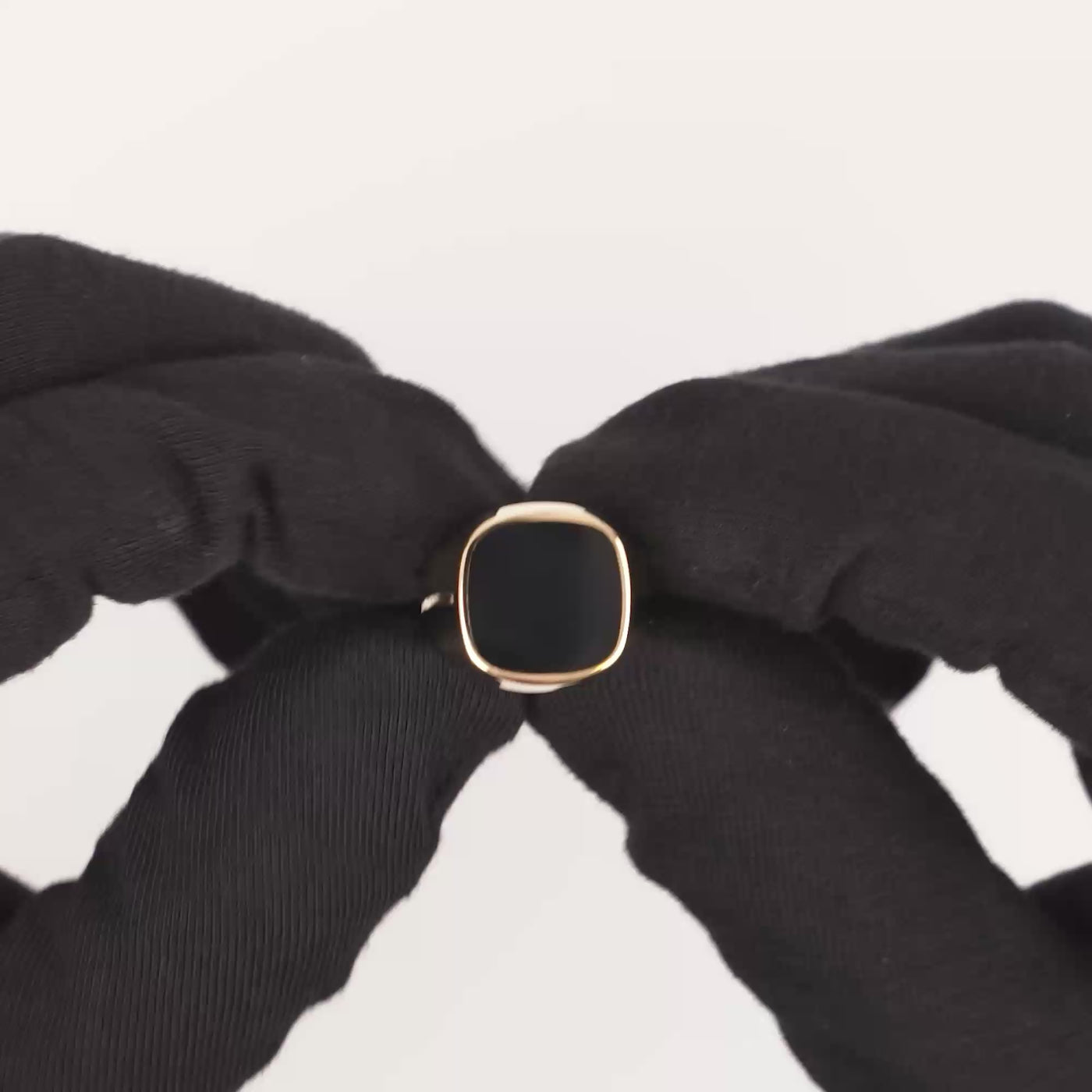 SIGNET RING ONYX SQUARE 585 GOLD