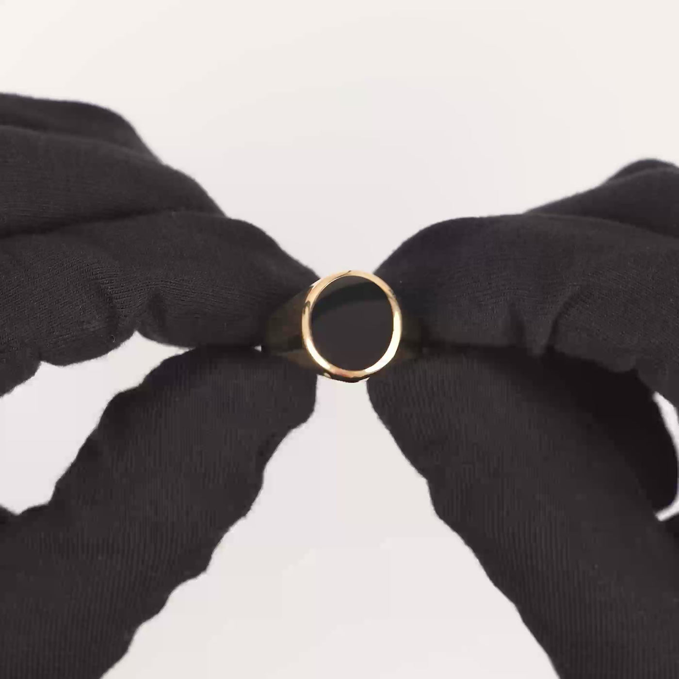 SIGNET RING ONYX OVAL 585 GOLD